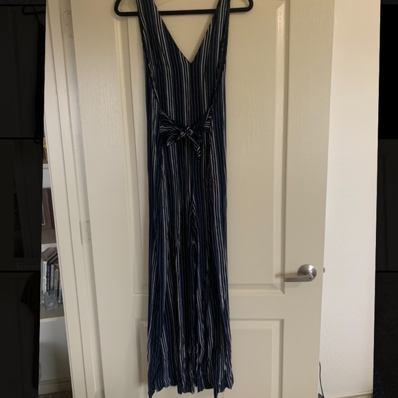 Size medium thin white stripe navy blue jumper - Picture 1 of 2